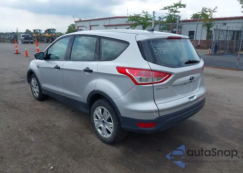 2016 Ford Escape S z USA, uszkodzony, nr VIN 1FMCU0F77GUB93736